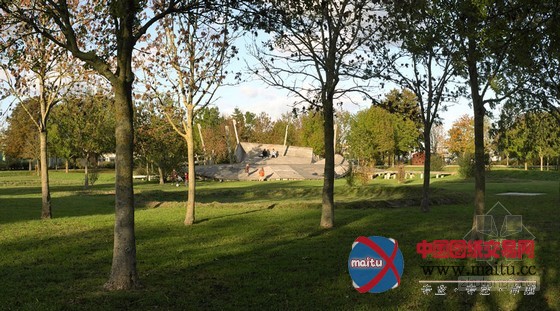 BASE工作室设计的法国里昂Meadows公园