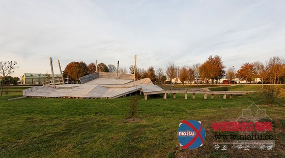 BASE工作室设计的法国里昂Meadows公园