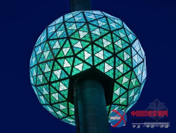 32000多盏LED灯水晶球照亮纽约时代广场