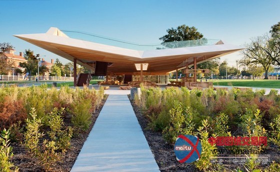 DAVIS BRODY BOND设计的华盛顿圣伊丽莎白东入口亭的绿色大屋顶