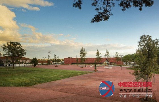 Oficina Ideias em Linha等设计的葡萄牙Atoleiros之战解读中心