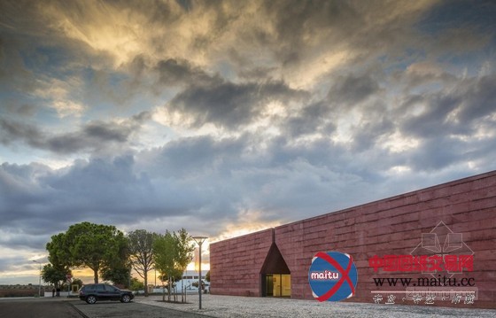 Oficina Ideias em Linha等设计的葡萄牙Atoleiros之战解读中心