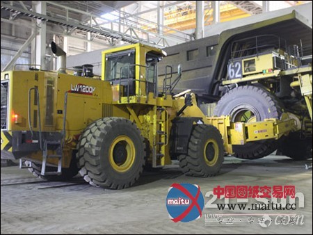 超大型矿卡换轮胎 徐工装载机兼职手术钳