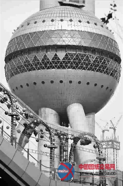 东方明珠电视塔“梳妆”换新颜 可经15年风雨