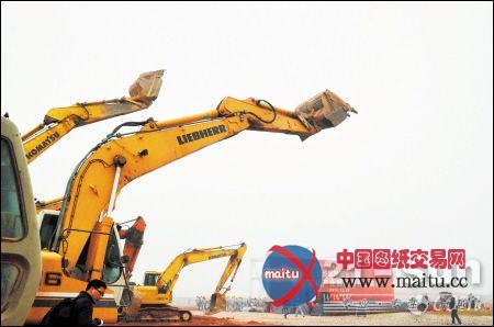 项目建设热火朝天 麓谷上演“速度与激情”