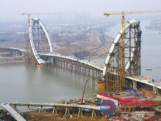 中国长江“首座步行桥”亮相