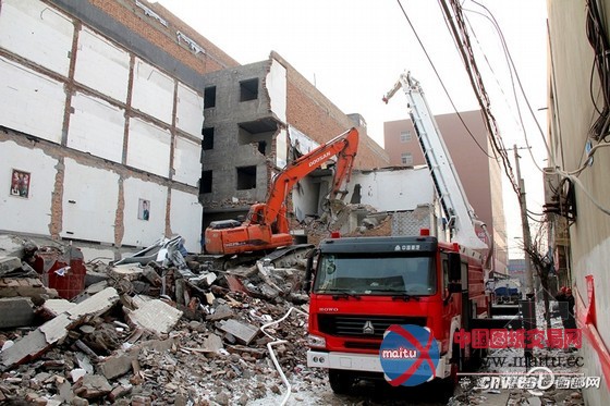 西安现拆楼除尘神器 边拆边“洗澡”