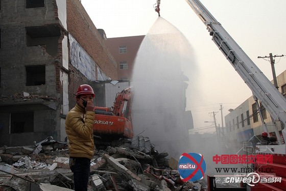 西安现拆楼除尘神器 边拆边“洗澡”