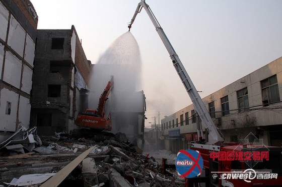 西安现拆楼除尘神器 边拆边“洗澡”