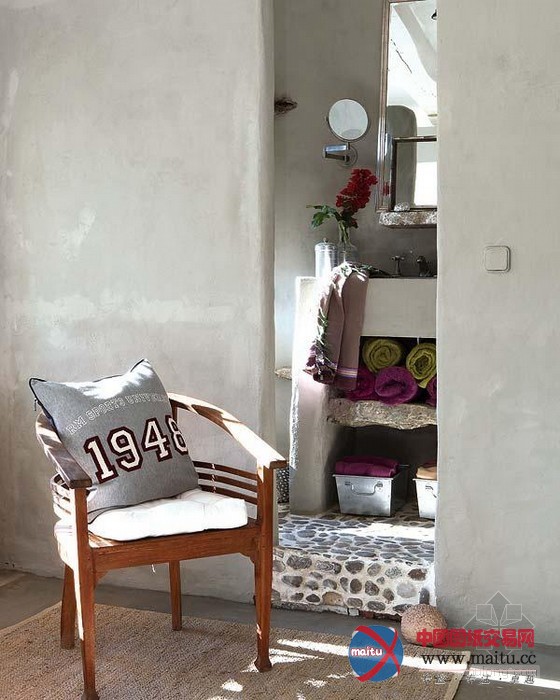 疯狂原始部落上演居家版“美女与野兽”