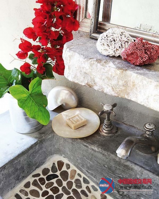 疯狂原始部落上演居家版“美女与野兽”