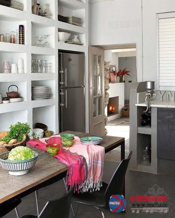 疯狂原始部落上演居家版“美女与野兽”