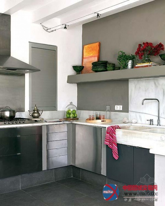 疯狂原始部落上演居家版“美女与野兽”