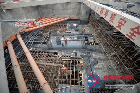 石市首个部分主体封顶地铁站 东里站封顶