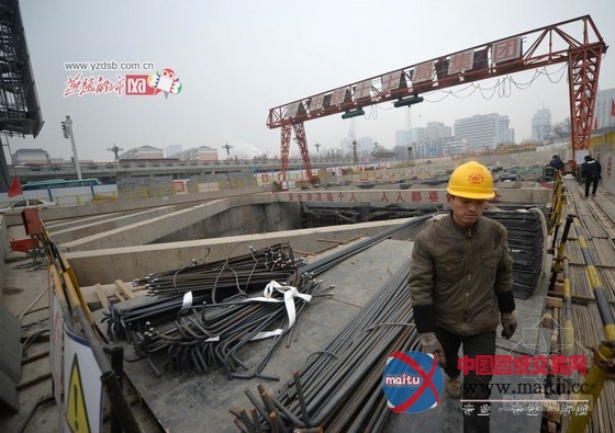 石市首个部分主体封顶地铁站 东里站封顶