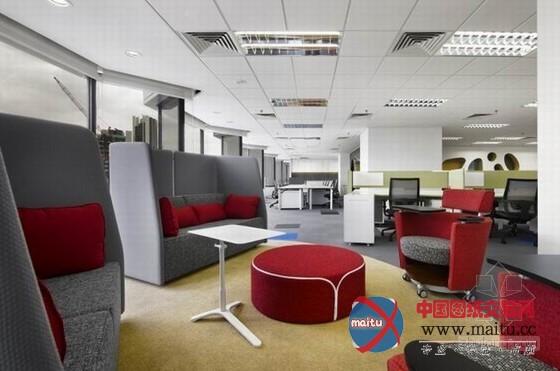 吉隆坡色彩斑斓立体方块装饰的办公室