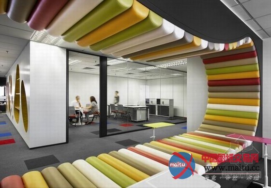 吉隆坡色彩斑斓立体方块装饰的办公室