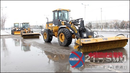 徐工新研制S系列除雪装置 机械除雪给力