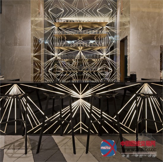 广东南海万科广场售楼部设计 强烈视觉对话