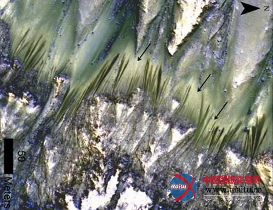 火星轨道探测器发现火星现今存在液态水迹象