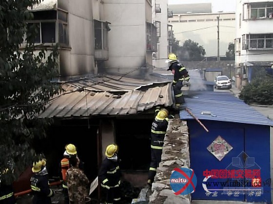 小区内违章建筑猖獗 突发大火暴露隐患多