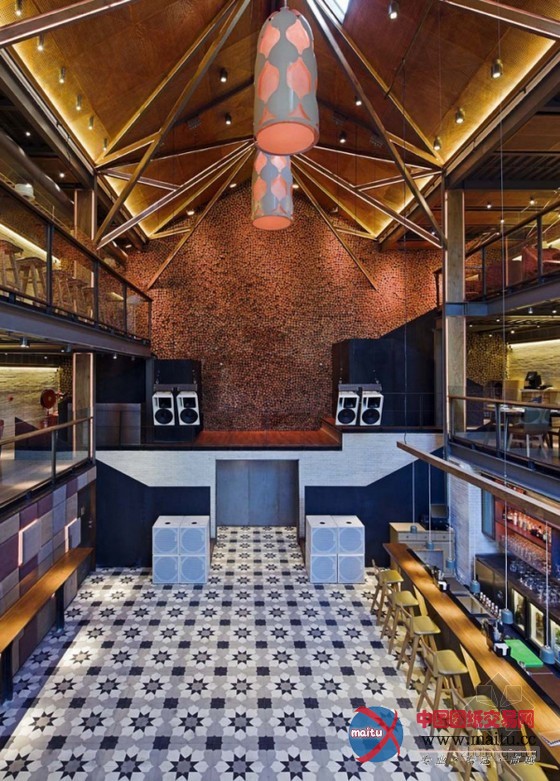 独特视角的印度LOFT 38音乐主题餐厅设计