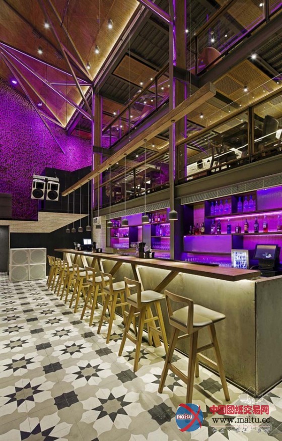 独特视角的印度LOFT 38音乐主题餐厅设计
