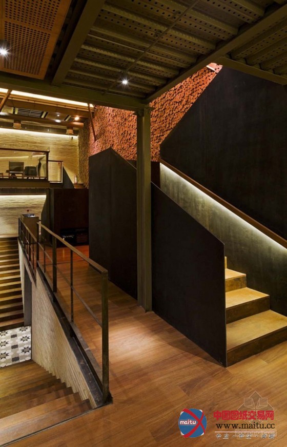 独特视角的印度LOFT 38音乐主题餐厅设计