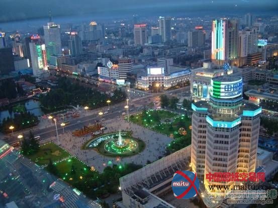 昆明建筑定色调 满城尽是黄房子