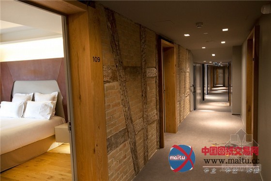 个性十足!法国古堡式养马场主题酒店设计