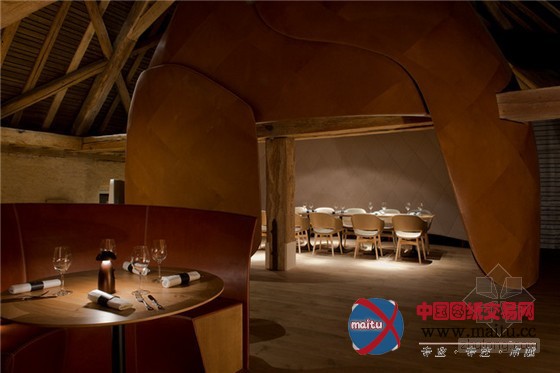 个性十足!法国古堡式养马场主题酒店设计