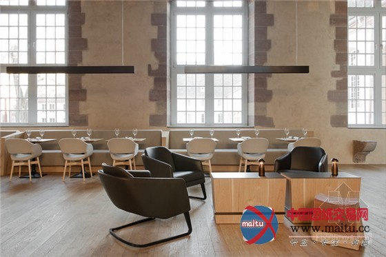 个性十足!法国古堡式养马场主题酒店设计