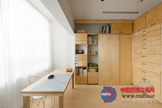布局巧妙!20㎡公寓改造的多功能工作室设计