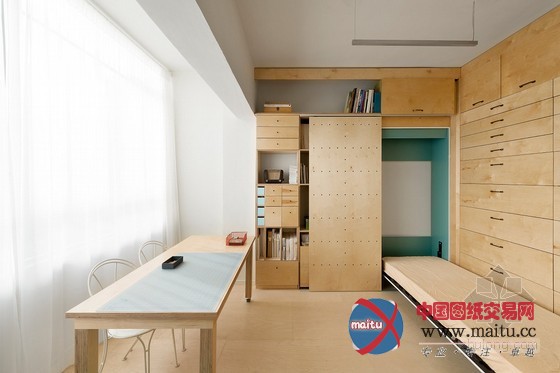 布局巧妙!20㎡公寓改造的多功能工作室设计