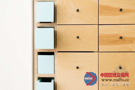 布局巧妙!20㎡公寓改造的多功能工作室设计