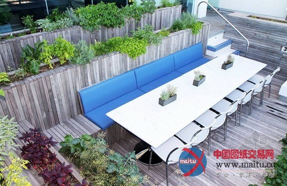 屋顶水池改造的农场餐厅