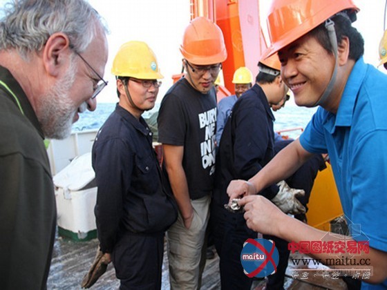 我国在西南印度洋首次抓获碳酸盐“白烟囱”
