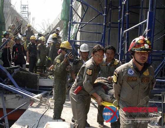 泰国一建筑工地混凝土梁倒塌 已致11死25伤