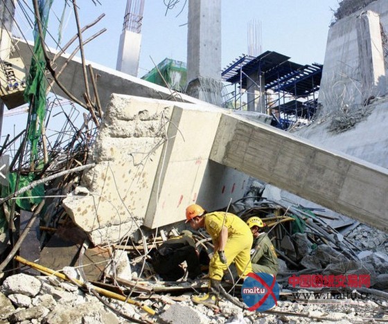 泰国一建筑工地混凝土梁倒塌 已致11死25伤