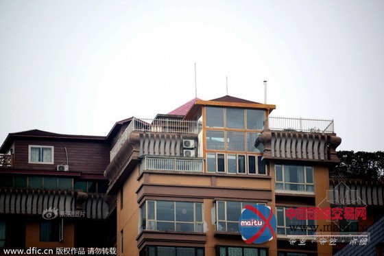 大量违建“空中别墅”现贵阳居民楼顶