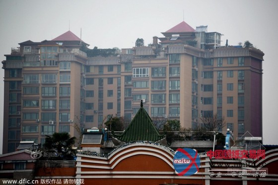 大量违建“空中别墅”现贵阳居民楼顶
