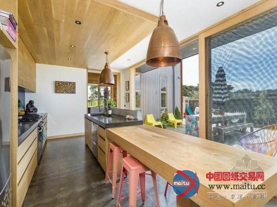 妙趣丛生的海滨别墅 空间显得格外温馨