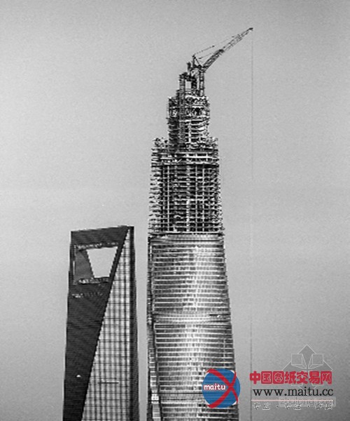 上海中心顶部塔吊拆除 “上去容易下来难”