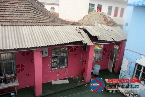 河南一幼儿园房顶坍塌 13名幼儿被埋1人死