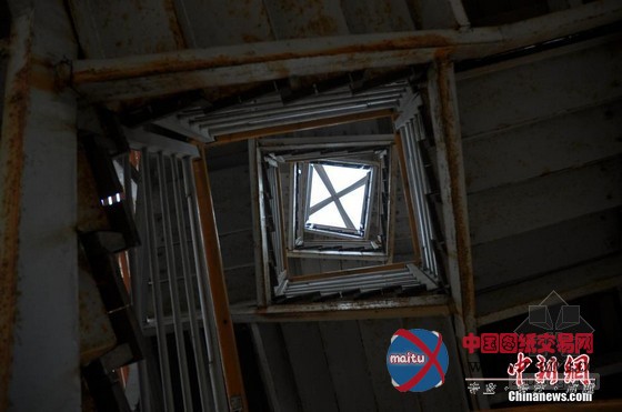 山东日照惊现“麻花”海边观景台 看着很纠结