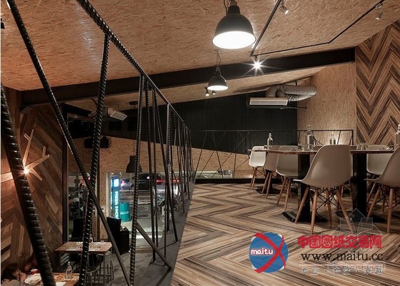 引人注目!意式料理factory披萨店装修设计