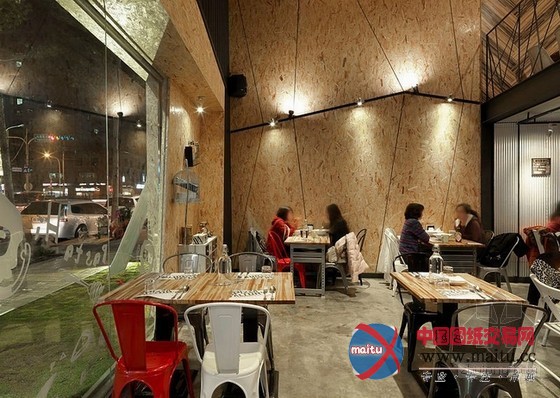 引人注目!意式料理factory披萨店装修设计