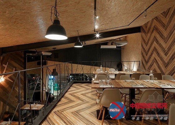 引人注目!意式料理factory披萨店装修设计