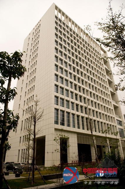 深圳:街办惊现14层违建 办公室堪比百万豪宅