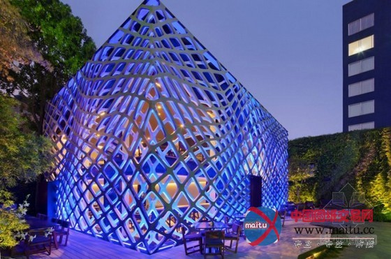 墨西哥Tori-Tori餐厅设计 创造出了动感效果